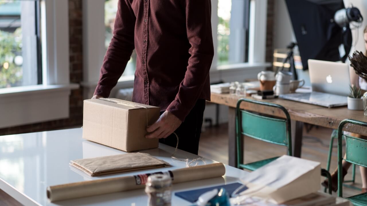 02_What are personalized dropshipping products