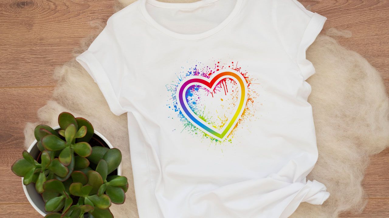 T-shirt with intertwined hearts