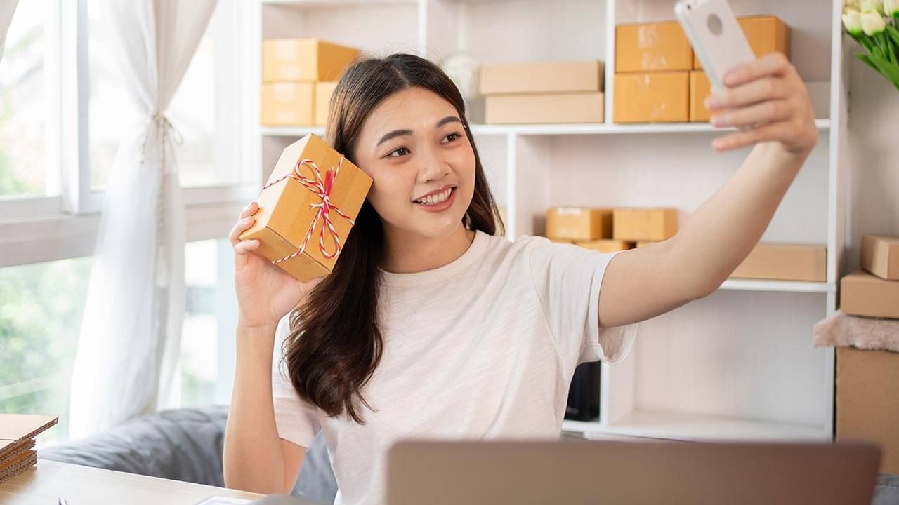 Customer reviewing product