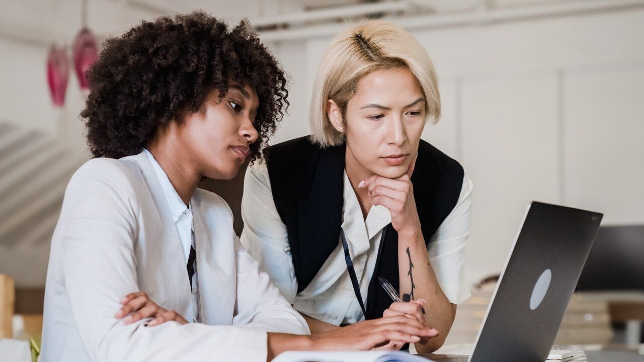 05_Key factors to consider when choosing a fulfillment service Version 1