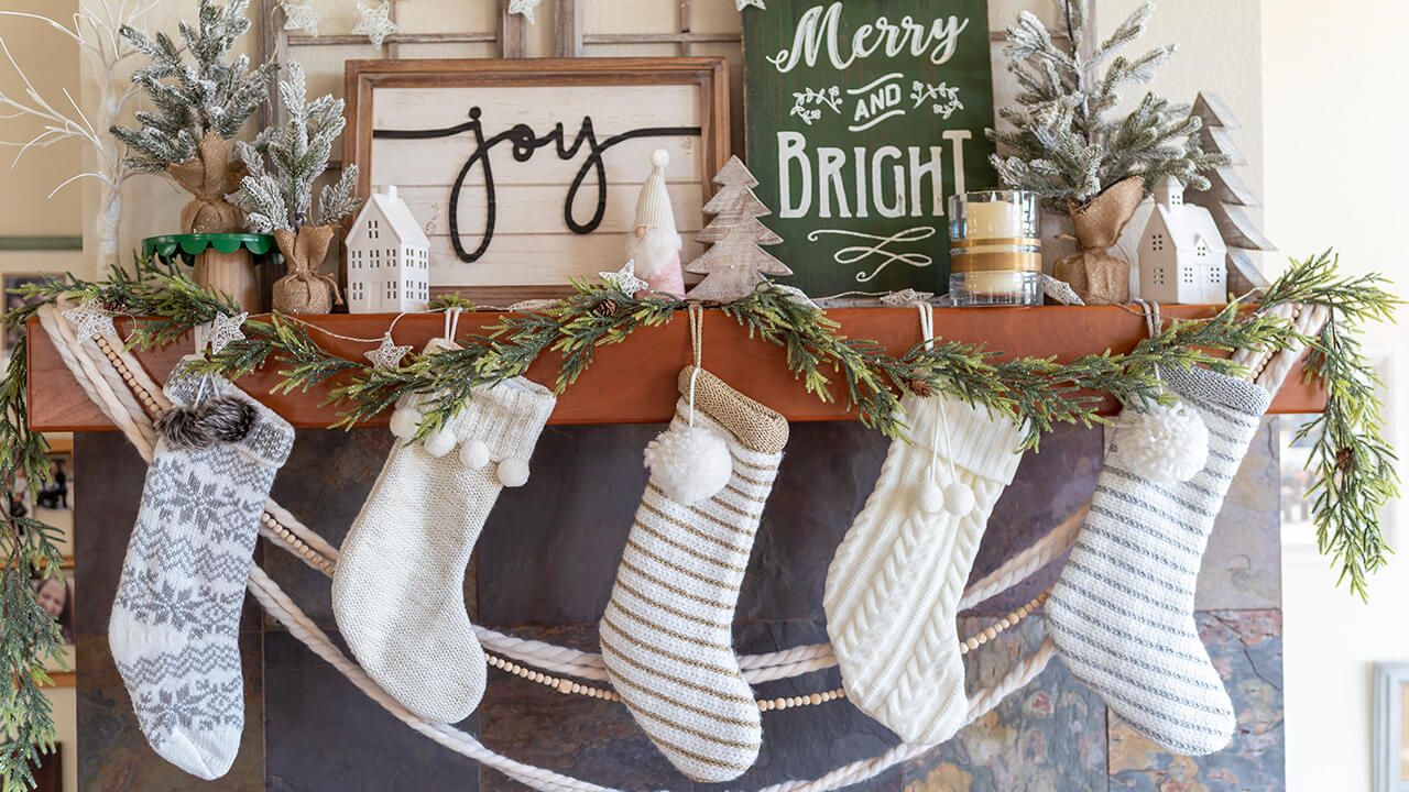 8-best-stocking-stuffers-for-the-whole-family_1280x720(1)