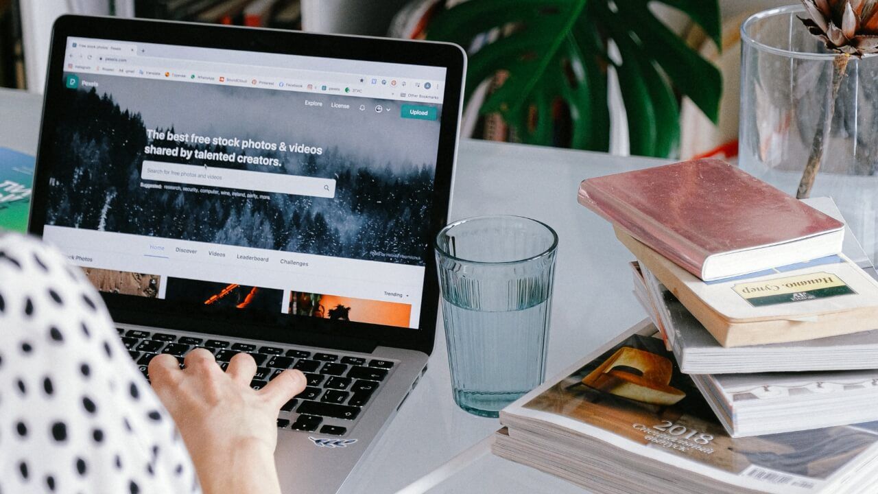 01_Hero Image_Ecommerce platform vs marketplace What_s right for your store