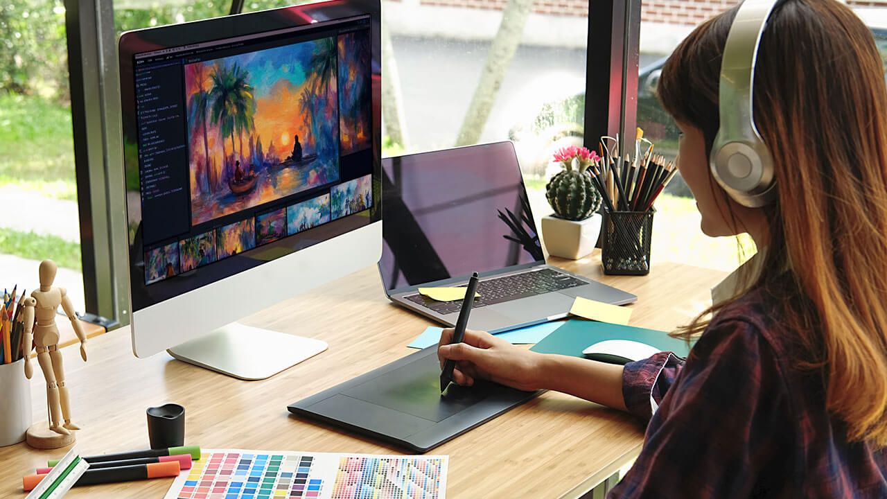 Artist teaching an online art class