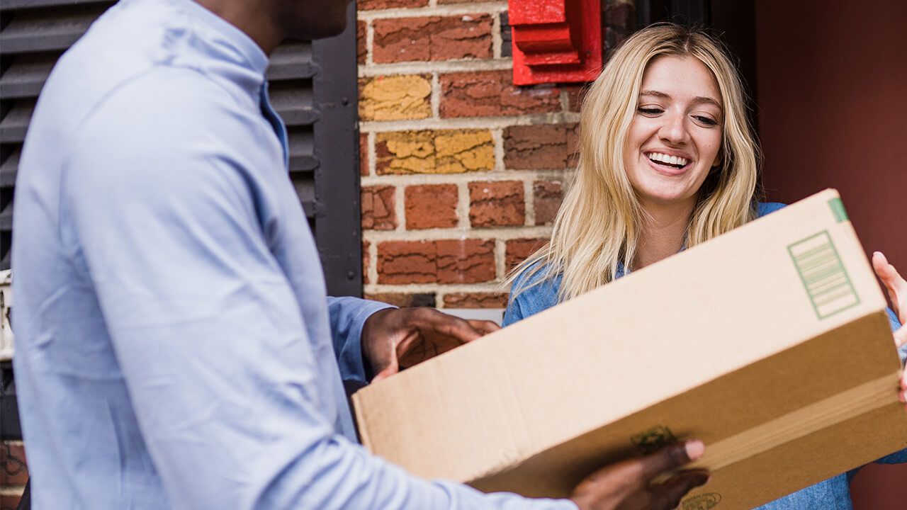 Main differences between print on demand and dropshipping