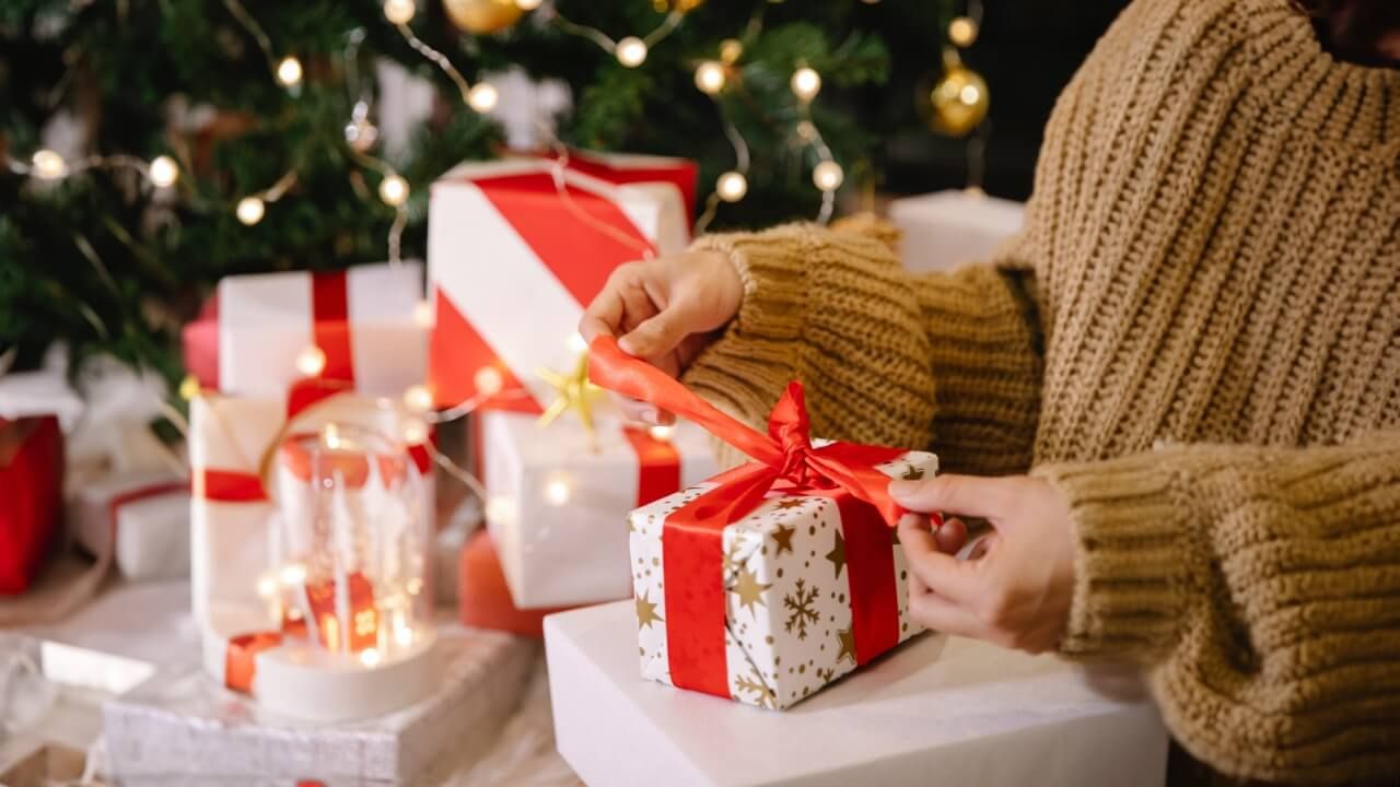 01_Hero Image_Eight top-selling Christmas items to sell this holiday season [2026] Version 2